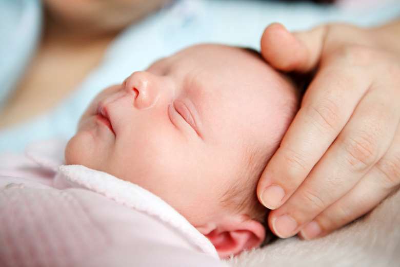 RCM says that an extra 5,000 midwives are needed in addition to those already training, as well as incentives to encourage midwives to delay retirement and persuade those who have left to return. Image: iStock
