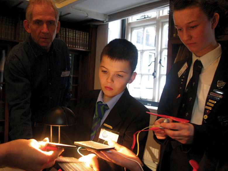 School pupils experiment with solar energy