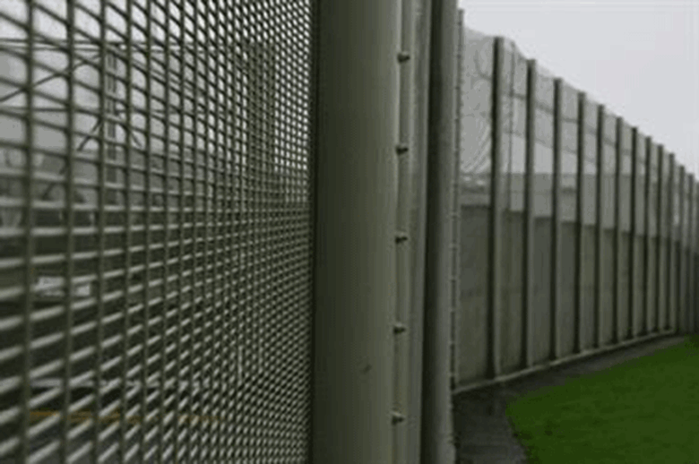 The report calls for a new young offender institution in the East Midlands