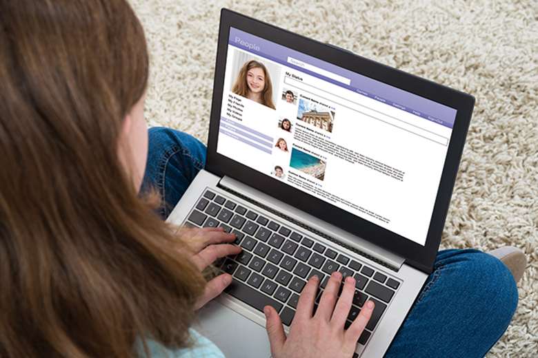 Young people want expert facilitators to help them recognise misleading information that they see online. Picture: Andrey Popov/Adobe Stock