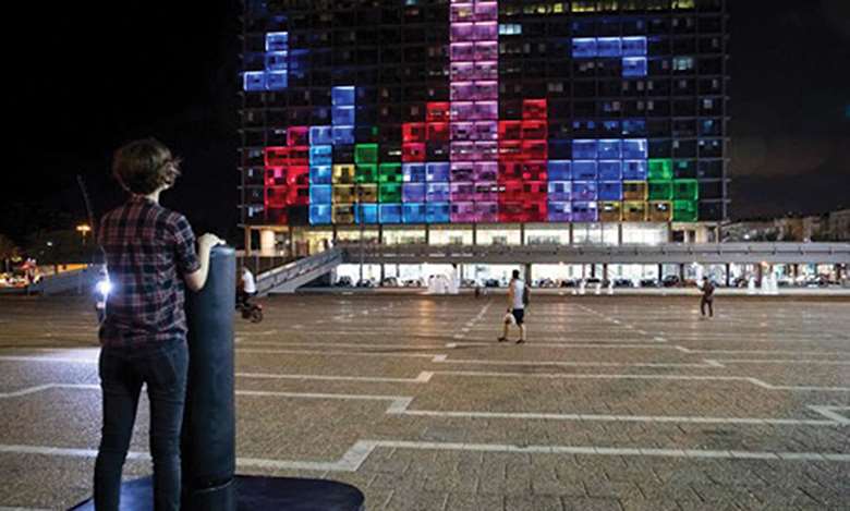 Tel Aviv connected with young people by projecting a game onto its buildings 