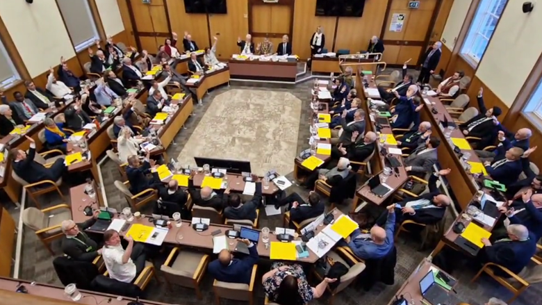 Nottinghamshire councillors pass the motion. Picture: Terry Galloway/Twitter
