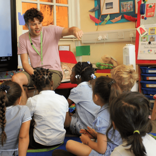 Olly Pike tells children a story from Pop'n'Olly's resources. Picture: Pop'n'Olly