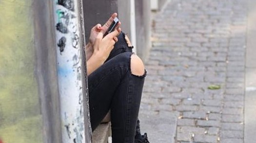 Experts recommend a 'blended' model of face-to-face and remote support for young people. Picture: Youth Access